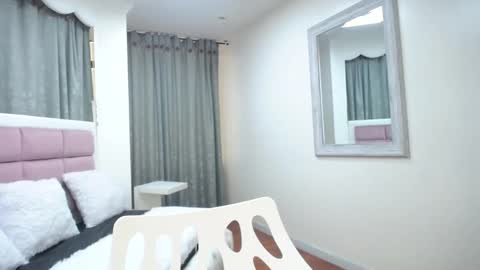 issadorajames online show from February 10, 6:45 pm