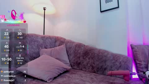 issi_loren online show from December 16, 11:54 pm