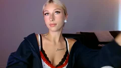itsirelandbby online show from May 8, 6:10 pm