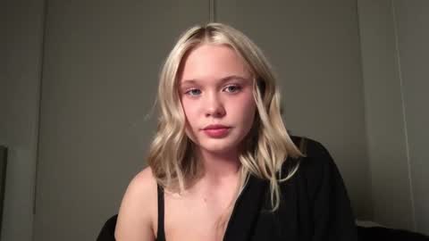 OF  madisynmaee online show from February 26, 5:46 am