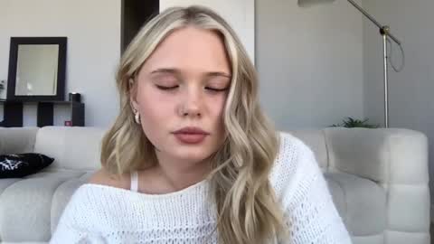 OF  madisynmaee online show from February 26, 8:02 pm