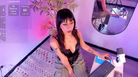 itsmroom online show from January 15, 1:28 pm