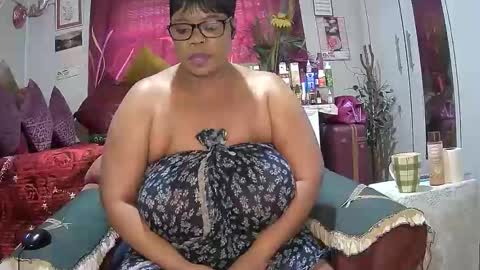 itumeleng74 online show from November 4, 4:39 am