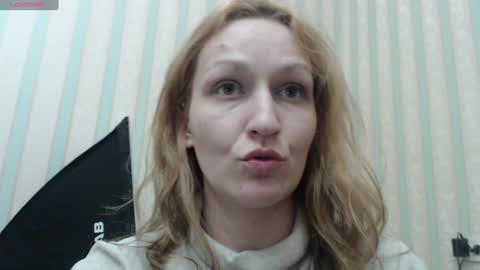 Snapshot of ivi_kiwi chatting on January 27, 8:28 pm Masha online show from January 27, 8:28 pm