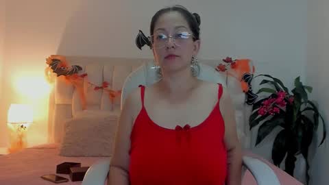 N A T H A L Y   online show from October 24, 4:41 am