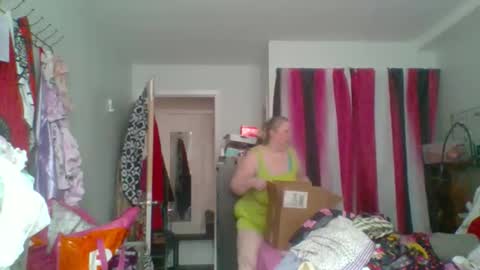 ivyjane3522 online show from April 23, 2:52 pm