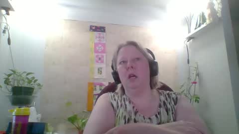 ivyjane3522 online show from April 21, 12:34 pm