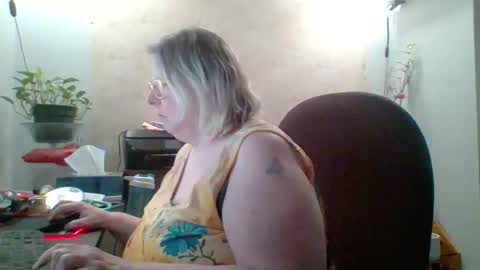 ivyjane3522 online show from May 11, 5:10 pm