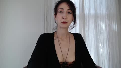 Ivy Rosie online show from April 3, 4:38 pm