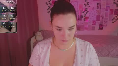 Snapshot of iwi_wi_wi chatting on October 17, 12:36 am Daisy online show from October 17, 12:36 am