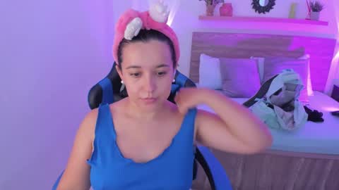 Snapshot of izaro_22 chatting on September 18, 1:09 pm Iza online show from September 18, 1:09 pm