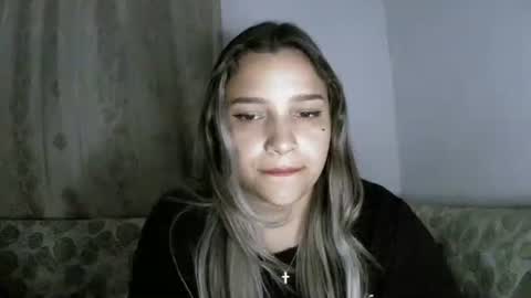 izzy_32 online show from March 9, 7:11 am