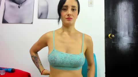 Izzy online show from December 23, 11:14 am