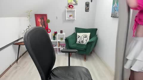 Izzy online show from December 17, 7:40 pm