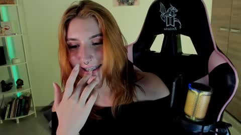 Linda Sofia help me get to 100 thumbs up online show from December 17, 5:18 am