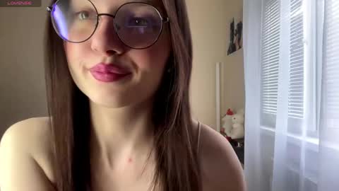 Lillian online show from April 3, 6:22 am