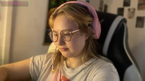 Snapshot of jacywinslat chatting on September 19, 2:27 pm jacywinslat online show from September 19, 2:27 pm