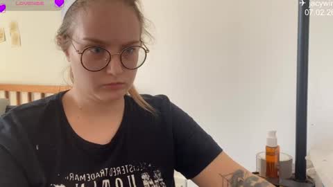 jacywinslat online show from February 8, 9:13 am