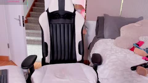 Jadeh online show from November 14, 8:09 pm