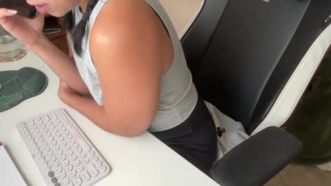 Snapshot of jadelove_ chatting on October 3, 6:24 pm Jade Love online show from October 3, 6:24 pm