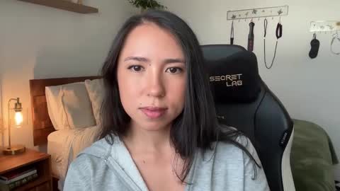 Jade Love online show from November 14, 8:20 pm