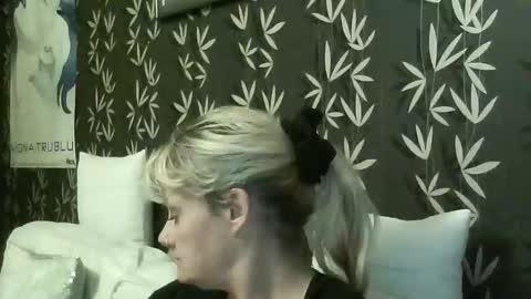 Snapshot of jakkilouise chatting on October 10, 10:03 pm JAKKI LOUISE pornstar online show from October 10, 10:03 pm