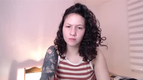 Snapshot of jane_r chatting on December 17, 11:38 pm Jane online show from December 17, 11:38 pm