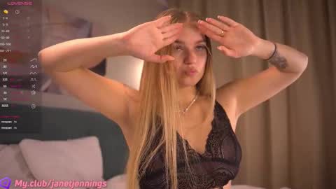 Day Alice Night Stella online show from October 2, 7:02 am