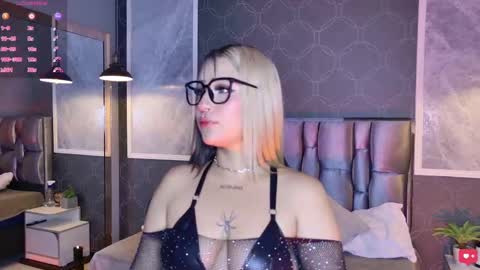 Snapshot of janettejones_ chatting on September 20, 4:11 am janettejones_ online show from September 20, 4:11 am