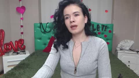 JasmineKouch online show from November 23, 7:00 am