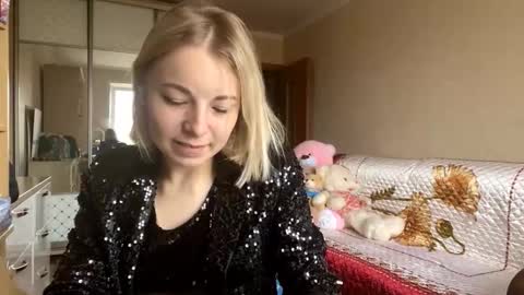 Snapshot of jaynafriess chatting on October 20, 8:06 am Mira online show from October 20, 8:06 am
