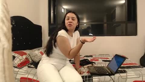 Snapshot of jazmin_dharius chatting on February 11, 7:54 am Jazmin and Scarlett online show from February 11, 7:54 am