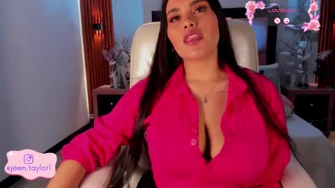 Jeen Taylor online show from December 15, 8:14 pm