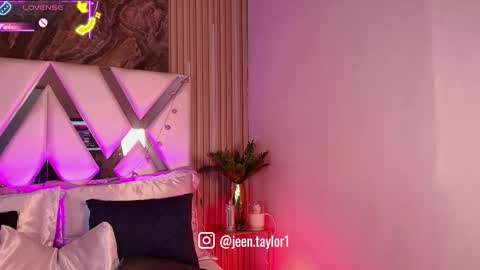 Jeen Taylor online show from October 18, 8:32 pm