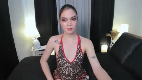 Snapshot of jelaimendoza13 chatting on October 31, 12:01 am Jelai Greyson online show from October 31, 12:01 am