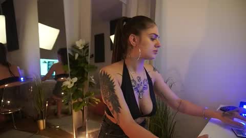 Snapshot of jeniffer_foxx chatting on September 17, 5:05 am jeniffer_foxx online show from September 17, 5:05 am