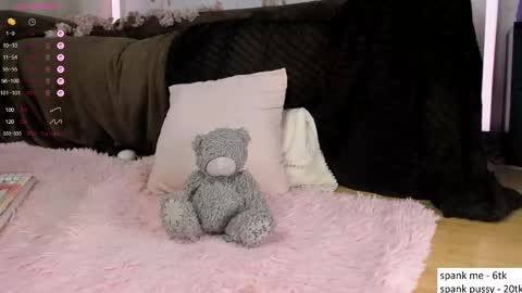 Snapshot of jenniekitty chatting on October 6, 6:30 am Jennie online show from October 6, 6:30 am