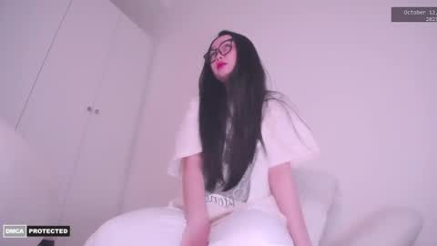 jennieyogi online show from October 12, 10:50 am