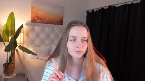 Jennifer online show from July 1, 6:29 pm