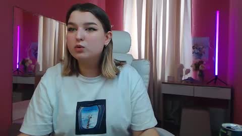 Snapshot of jenny_smitx chatting on February 22, 7:56 am jenny_smitx online show from February 22, 7:56 am
