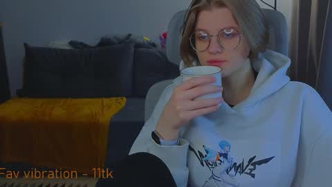  JessieVibes online show from October 18, 12:30 pm