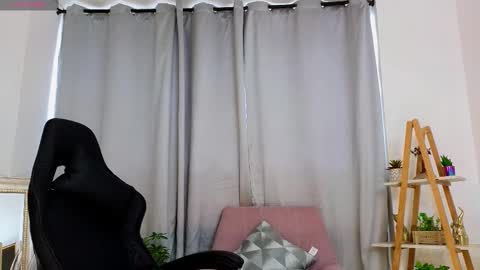 bella  adams online show from February 21, 3:10 pm