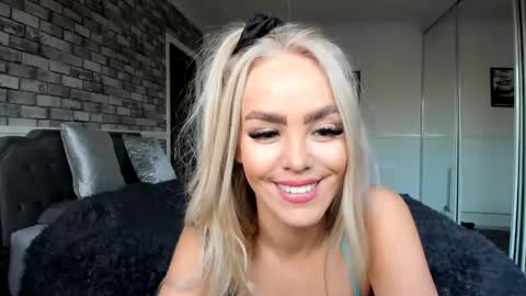 jessiebella0210_ online show from October 28, 4:13 pm