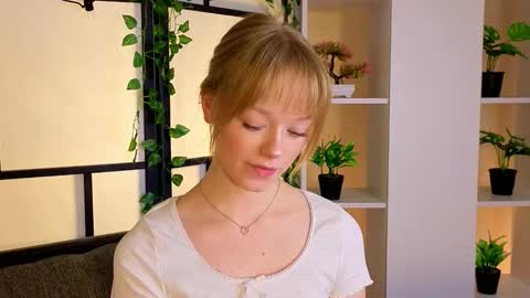 Gwen online show from February 14, 9:06 pm