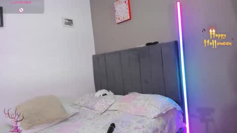 jhackelin  My independent account online show from October 29, 5:23 am