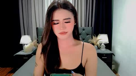 jhuliana_and_charles_room online show from April 22, 11:57 pm