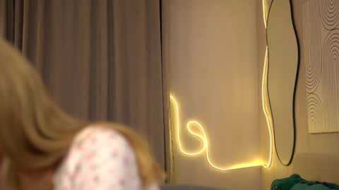 Jenny online show from October 26, 8:21 am