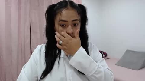 Snapshot of jjulietha95 chatting on February 18, 12:48 am Julieta online show from February 18, 12:48 am