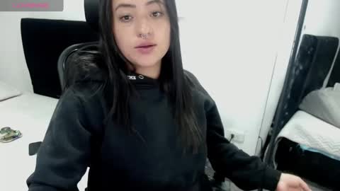 Snapshot of jjulietha95 chatting on October 8, 5:12 am Julieta online show from October 8, 5:12 am