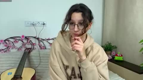 Nana online show from December 18, 4:23 pm